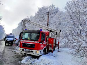 Po ataku zimy: 816 interwencji strażaków, bez prądu wciąż ok. 13 tysięcy domów