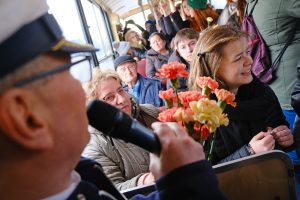 Dzień Kobiet w Rzeszowie! Kultowym Jelczem do pracy i na uczelnie [ZDJĘCIA]