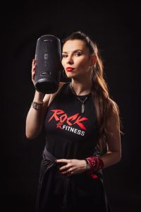 Fitness w rockowym stylu! W Rzeszowskich Piwnicach w Dzień Kobiet