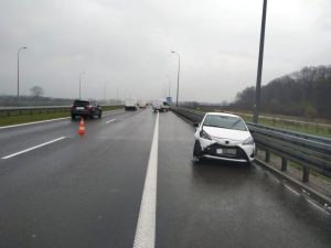 Wypadek na A4. Zderzenie busa z toyotą. Obywatel Rumunii w areszcie