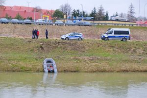 Wznowiono poszukiwania mężczyzny, który wskoczył do Wisłoka [ZDJĘCIA]