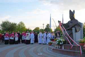 Diecezja rzeszowska broni Jana Pawła II: „Nasilone ataki na świętość”. W niedzielę marsz