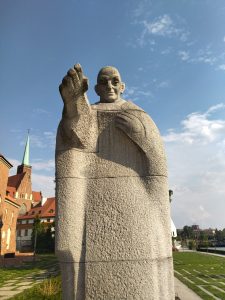 Pomnik Czynu Rewolucyjnego upamiÄtnia komunizm, a papieÅ¼a Jana XXIII juÅ¼ nie?