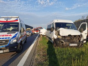 Wypadek na A4 z udziałem czterech pojazdów. Jedna osoba ranna