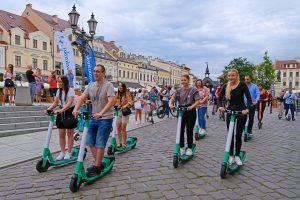 MiÄdzynarodowy Zlot HulajnÃ³g w Rzeszowie. KilkudziesiÄciu uczestnikÃ³w [FOTO]