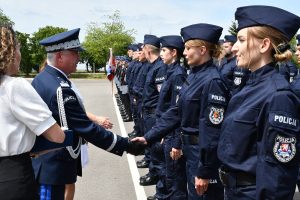 Nowy funkcjonariusze w podkarpackiej policji. 50 zÅoÅ¼yÅo Ålubowanie [FOTO]