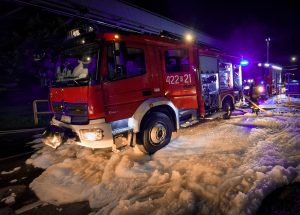 Milionowe straty po ogromnym poÅ¼arze w Firmie Oponiarskiej w DÄbicy [FOTO]