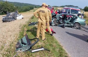 Tragedia w MaÅej! CzoÅowe zderzenie dwÃ³ch BMW. Nie Å¼yje 22-latek!