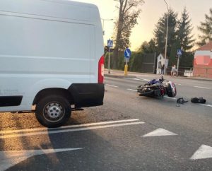 Poranny wypadek w Rzeszowie. Motocyklista zderzyÅ siÄ z citroenem