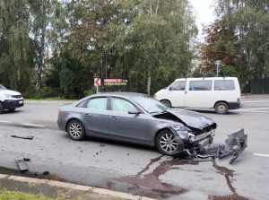 Wypadek w Rzeszowie. Zderzenie seata z audi. Jedna osoba ranna