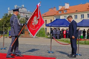 ZakÅad Karny w Rzeszowie ma sztandar, a Ziobro wciÄÅ¼ mÃ³wi o Holland [FOTO]