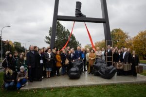 "Drabina do Nieba" oficjalnie odsÅoniÄta. RzeszÃ³w wypeÅnia testament Szajny