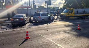 Wypadek w Rzeszowie. Zderzenie BMW z oplem. Trzy osoby w szpitalu