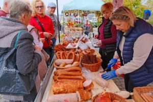 Drugi eko-bazarek w Parku Papieskim w ÅwiÄtecznym klimacie. Znana data