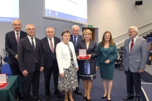 Prof. Lidia Buda-OÅ¼Ã³g z PRz laureatkÄ Nagrody im. prof. Stefana BryÅy