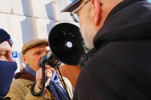 AntyfaszyÅci oprotestowali konferencjÄ Brauna. "Precz z antysemityzmem" [FOTO]