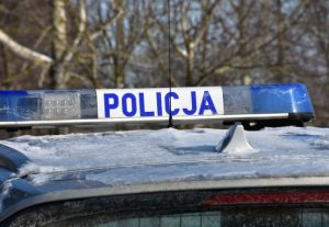 30-latek ukrywaÅ siÄ przed policjÄ, schowaÅ siÄ... w oborze z sianem