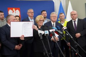 "Oszukana wieÅ" zawiesza protest na granicy. W Rzeszowie podpisano porozumienie
