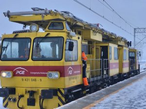 Trudne warunki atmosferyczne. Wstrzymany ruch pociÄgÃ³w na linii KrakÃ³w - RzeszÃ³w