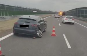 Kolizja na A4 z udziaÅem czterech pojazdÃ³w po wystrzeleniu opony w ciÄÅ¼arÃ³wce