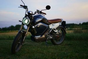 Motocykle elektryczne â jak zoptymalizowaÄ zasiÄg i Åadowanie?