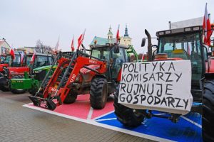 Protest rolnikÃ³w w Rzeszowie, demonstracja przed urzÄdem wojewÃ³dzkim [FOTO]