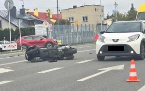 Wypadek na alei Sikorskiego. Kierująca fiatem potrąciła motocyklistę