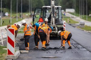 Budowa drogi dojazdowej do przyszłego aquaparku na finiszu