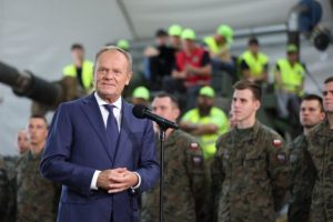 Premier Tusk na spotkaniu z żołnierzami w Jasionce: "Robicie wielką rzecz"