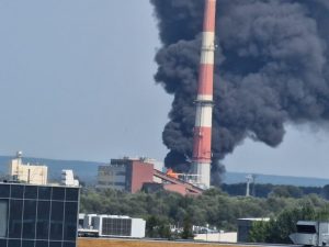 Pali się w rzeszowskiej elektrociepłowni. Na miejscu pracują strażacy [ZDJĘCIA]