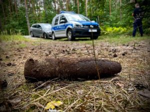 To miał być zwykły spacer. Teraz policja zabezpiecza niewybuch