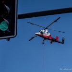 Trwa montaż z helikoptera na budynku Olszynki Park [ZDJĘCIA]