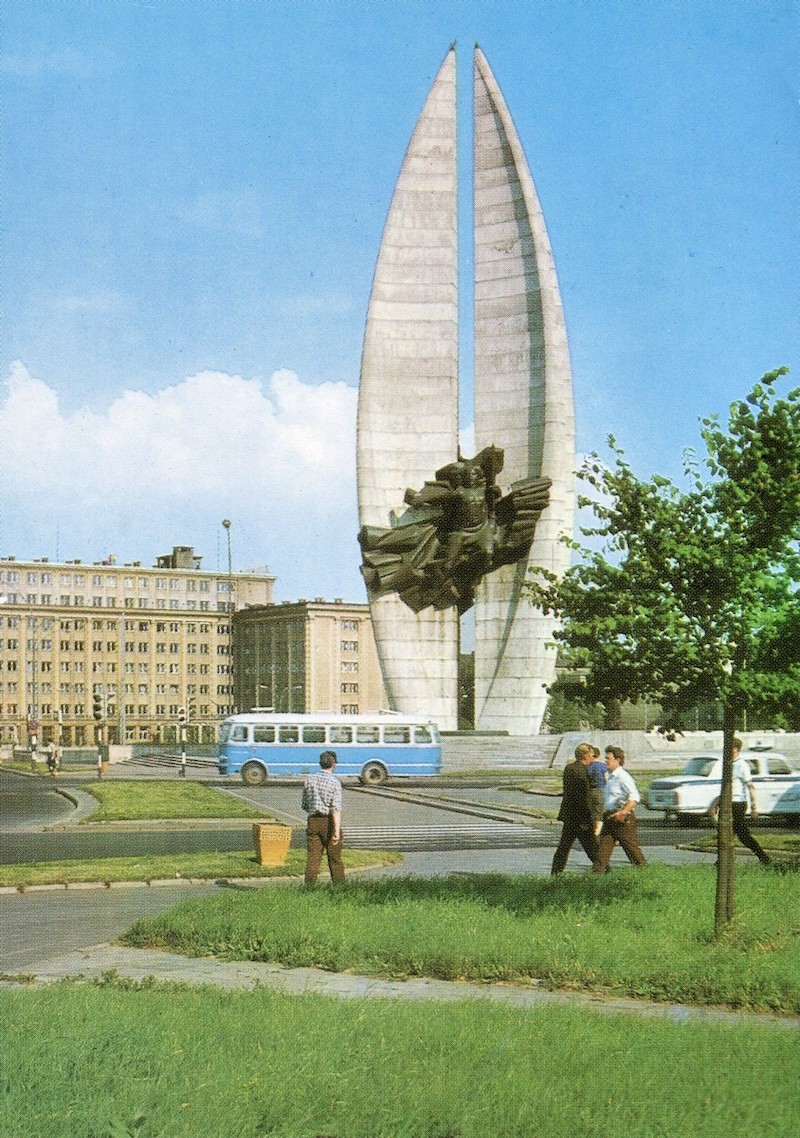 pomnik-czynu-rewolucyjnego-rzeszow