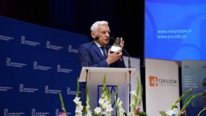 Jerzy Buzek laureatem nagrody im. Ignacego Łukasiewicza