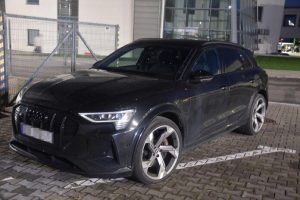 Audi E-TRON o wartości 250 tys. zł zatrzymane na granicy