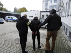 Kolejni pseudokibice zatrzymani. Odpowiedzą za demolkę na tarnobrzeskim stadionie