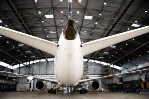 Boeing 787 wjedzie do nowego hangaru. LOTAMS rozwija się w Jasionce