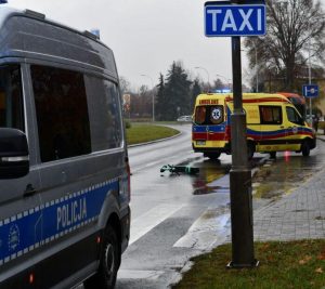 Na przejściu dla pieszych należy zejść z hulajnogi. Przekonał się o tym młody Rzeszowianin