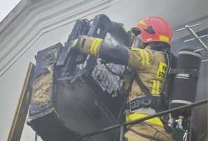 Szybka akcja strażaków zapobiegła tragedii. Pożar domu [ZDJĘCIA]