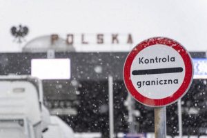 Cudzoziemka z 11 fałszywymi odbitkami stempli straży granicznej