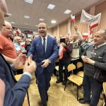 Karol Nawrocki, kandydat na Prezydenta, na Podkarpaciu. W Leżajsku dostał różaniec [ZDJĘCIA & FILM]