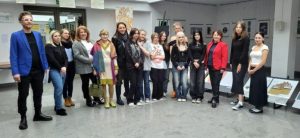 Ławki Plotkarki zaprojektowane przez uczniów plastyka staną w Rzeszowie. Zobaczcie projekty [ZDJĘCIA]