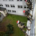 Mikołaje Kontrterroryści i Mikołaj Robot na akcji w oddziale dziecięcym w Rzeszowie [FOTORELACJA]