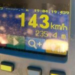 Jechał mustangiem 143 km/h po obszarze zabudowanym. Czekają go nieprzyjemne konsekwencje