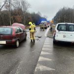 Groźne zderzenie na ruchliwej trasie. W samochodzie jechał 6-letni chłopiec [ZDJĘCIA]