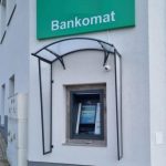 Chciał wykraść pieniądze, żeby spłacić długi hazardowe. Pokonał go… bankomat?