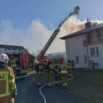 Pożar domu w powiecie mieleckim. Żywioł zajął dach z panelami fotowoltaicznymi [ZDJĘCIA]