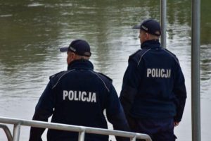 42-latka wysłała niepokojącą wiadomość. Policja odnalazła ją nad Sanem