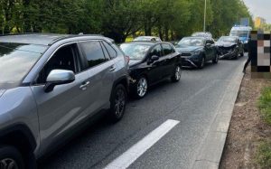 Łańcuchowa kolizja na al. Witosa w Rzeszowie. Cztery auta zderzyły się w godzinach szczytu