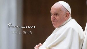 Papież Franciszek ze sztywnej, hierarchicznej struktury próbował stworzyć wspólnotę